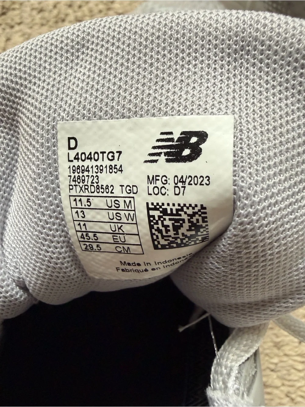 New Balance Men's fuel cell 4040 Light Gray and White molded baseball cleats